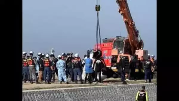 【続報】海に沈んでいた車を引き揚げも…運転手の安否など不明　北栄町で河口に転落との通報（鳥取）