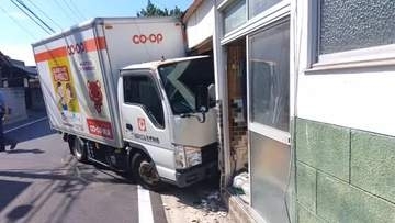 【速報】トラックが住宅に突っ込む…運転していた50代男性が意識不明の重体（鳥取・米子市）