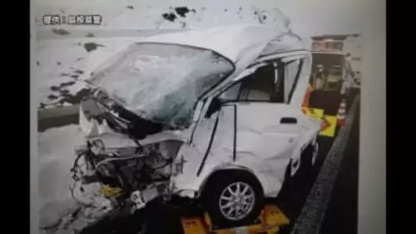 山陰道の凍結路面で車4台が多重衝突　60代男性が重傷の模様　軽トラックのスリップがきっかけか（島根）