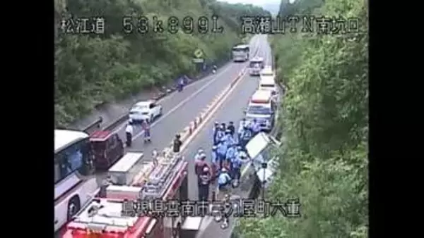 【速報】松江自動車道で高速バスと乗用車が衝突　吉田掛合ICー三刀屋木次IC間が全面通行止め（島根）