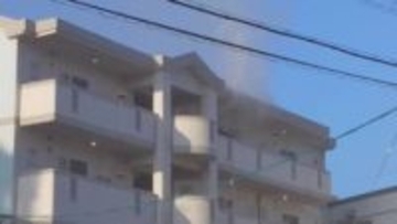 早朝のアパート火災に騒然…4階の一室焼き男性1人を搬送　消防車9台駆けつけ消火活動（島根）