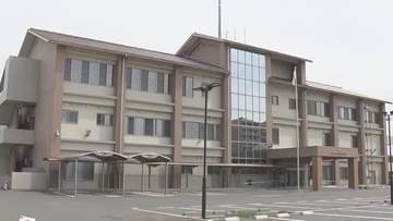 草焼きの火が燃え広がり事務所3棟全焼　男性が顔と手に火傷（島根・江津市）
