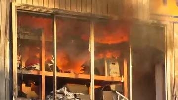 【続報】建物から炎が激しく上がり周囲が騒然…松江市のJR乃木駅近くの住宅密集地で建物火災（島根）