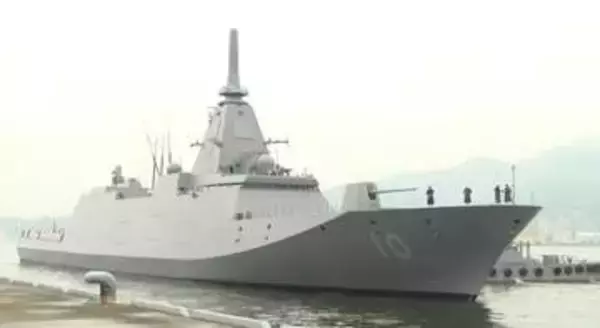 最新型ステルス護衛艦「ながら」海自呉基地初入港　建造費５２３億　凹凸の少ないデザイン　機雷除去装備