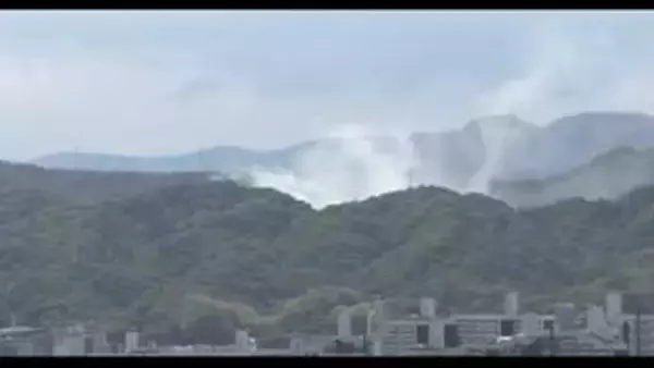 【速報】「家が燃えている」広島市西区で住宅火災　消防車１５台が出動　ごみが燃え空き家に燃え移ったか