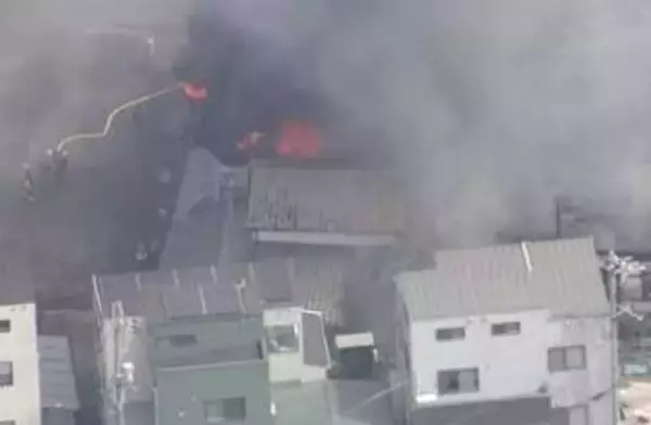 【速報】「家１軒燃えている」広島市安芸区畑賀で建物火災　消防車１５台、救急車１台出動