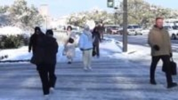 ９日朝、広島県内で雪景色　広島市内でも路面が凍結　交通機関や高速道路などに影響