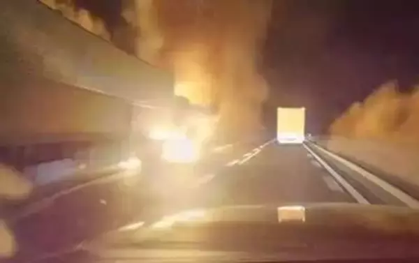 「山陽道でトレーラー炎上　９時間にわたり通行止め　運転席部分が燃える　けが人なし　広島・三原市」の画像