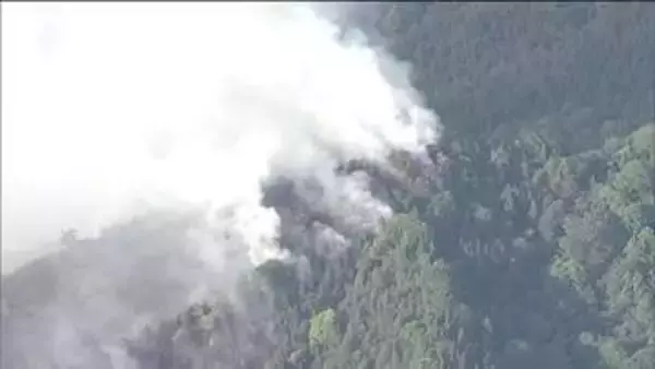 福山市の山林火事　発生から一夜、鎮火のめど立たず　消火活動続く　延焼の恐れは低い