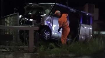 「ガードパイプにぶつかり」軽自動車同士の接触事故で７０代男性死亡、３０代女性重傷　広島市安佐南区