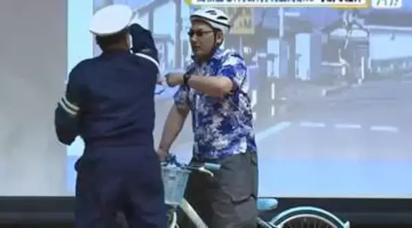 高校生も『青切符』制度対象に　警察官が寸劇で説明　詐欺被害も注意喚起　広島・福山市