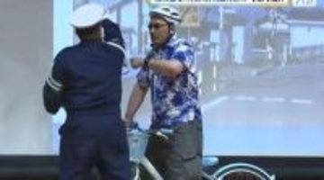 高校生も『青切符』制度対象に　警察官が寸劇で説明　詐欺被害も注意喚起　広島・福山市