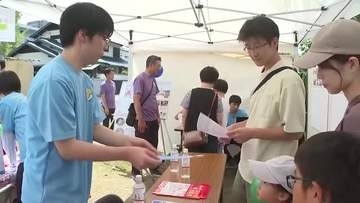 体験を通して防災について学ぶ　災害車両展示に炊き出しのカレー　クイズ出題で子供にもわかりやすく