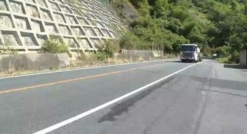 大型トラックが歩行者はねる　50代ぐらいの男性死亡　山口・岩国市