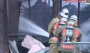 【速報】「炎が見え黒煙も」広島市東区で建物火災　消防車１４台出動　消火活動中