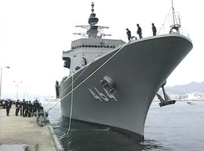 知人女性の肩を掴みキスした後、スマホ盗んだか　海自掃海母艦「ぶんご」乗組員逮捕「身に覚えない」と否認