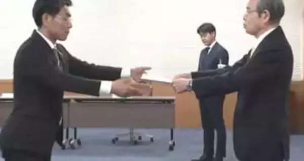 ”高市旋風”の衆議院選挙　当選者に証書　「ふるさと広島と日本のため頑張る」　広島