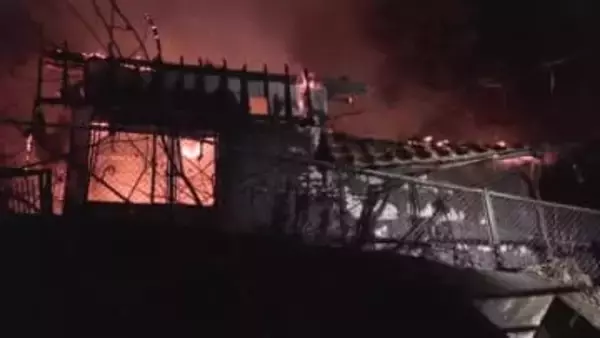 「建物が燃え上がっている」広島市安芸区で住宅全焼　ひとりで住む６０代男性　手に軽いやけど