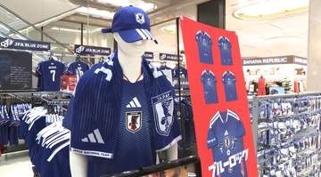 ＦＩＦＡワールドカップ２０２６開幕　ユニホームやタオルなど応援グッズ、計250点販売　福屋広島駅前店