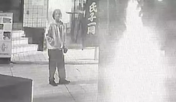 防犯カメラに映った男　神社の鈴を鳴らす縄に火をつけたか　器物損壊容疑で無職の男（48）を逮捕　広島