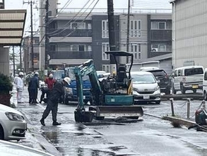 広島市南区で道路が陥没 穴の大きさは７０センチ四方 広島 ４日午前