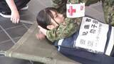 「大雨による土砂災害を想定　広島市で総合防災訓練　要介助者の避難所への搬送やベッドの組み立て体験」の画像1