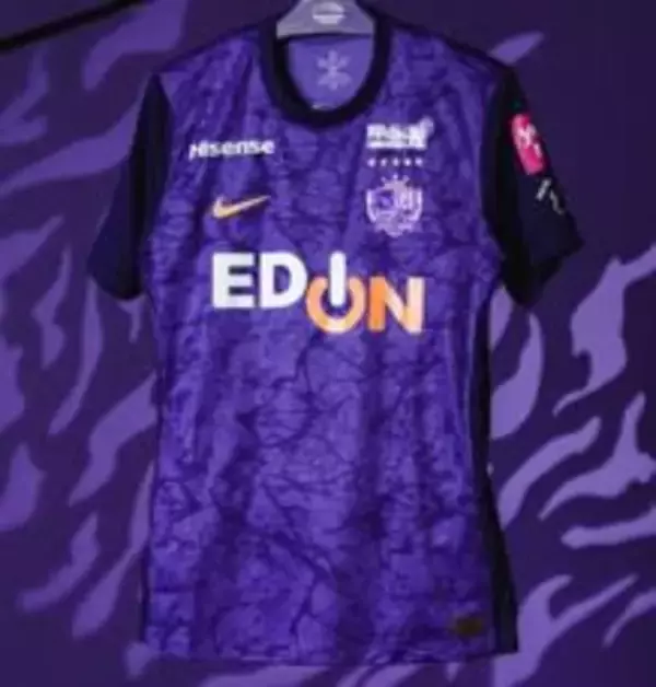 サンフレッチェ広島　新ユニホーム発表　胸に５つのチャンピオンスター輝く　販売予約受付は来年１月