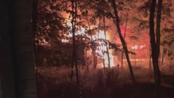 コテージ全焼、焼け跡から1人の遺体　夫婦が宿泊、20代の妻が行方不明 　福島・天栄村