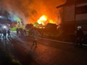 【速報】「火が出ている」福島市仁井田で住宅火災　住人2人は避難