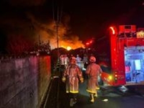 「建物からものすごい炎」住宅全焼など建物4棟焼くけが人なし　福島市仁井田　23日夜