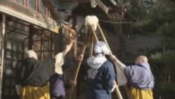 「よいしょ、よいしょ」健康や長寿願う寿餅会　福島市の中野不動尊