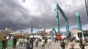 駅前通りの広場に解体で活躍する重機ずらり「Kaitai－1グランプリ」　福島市