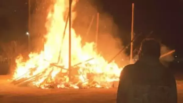 「迫力あってすごい」いわき市の伝統行事『鳥小屋』無病息災願う　福島