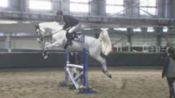 「念願の屋根付き馬場が出来て幸せ」福島競馬場の全天候型新乗馬センターが完成　福島