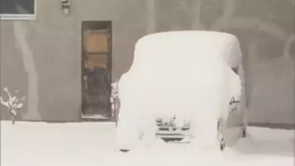 只見54センチ、檜枝岐53センチの積雪「水を含んでいて重い」雪かきも一苦労　福島