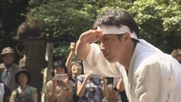 白虎隊の墓前祭　高校生たちが伝統の剣舞奉納　福島・会津若松市