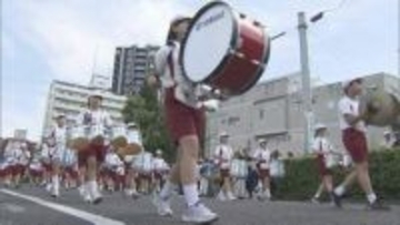 心一つに息の合った演奏披露　元気いっぱい行進　福島市で鼓笛パレード　福島