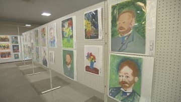 子どもたちが世界的な画家・ゴッホの名作を模写　本物そっくりの力作が勢ぞろい　コンクールの表彰式