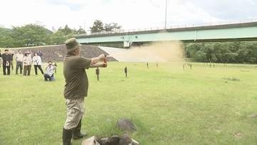クマ撃退スプレーは“10メートル以内”で使用が効果的　専門家が自治体職員へ指導　福島