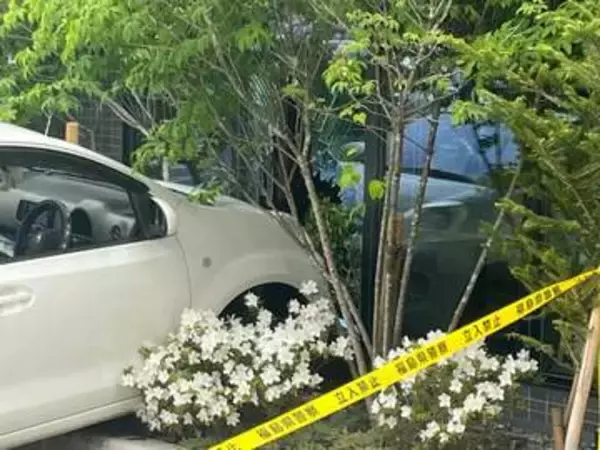 ホテル1階のレストランに車突っ込む　高齢女性ドライバーが踏み間違いか　福島