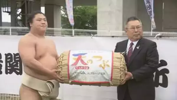 「福島のおいしいものをたくさん食べて、また頑張る」大相撲夏場所優勝・若隆景に県産米や野菜贈呈　福島