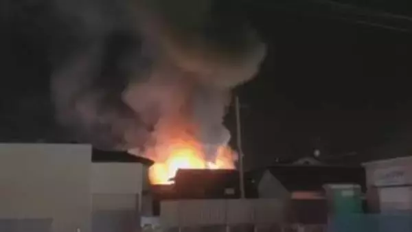 住宅全焼、焼け跡から男性の遺体　住人の70代男性か　福島・伊達市