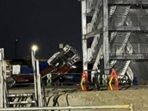 大型クレーン転倒事故、足場ゆるくバランス崩したか　ショッピングモール建設現場　福島・郡山市