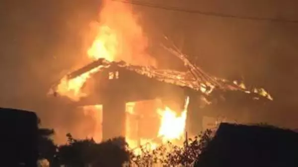 「空が真っ赤になって」福島市で住宅4棟焼く火事　けが人なし