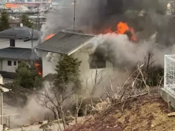 「家が燃えている」郡山市で白昼の火事…住人の79歳女性が煙吸い搬送　福島