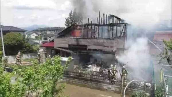 白昼の火事…60代男性を搬送　郡山市の住宅街　福島