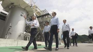 木材や草を燃料に　次世代燃料の研究施設、内堀知事が視察　福島・大熊町