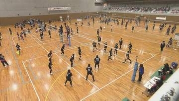 お母さん約６５０人が参加　福島市で家庭バレーボール大会開催