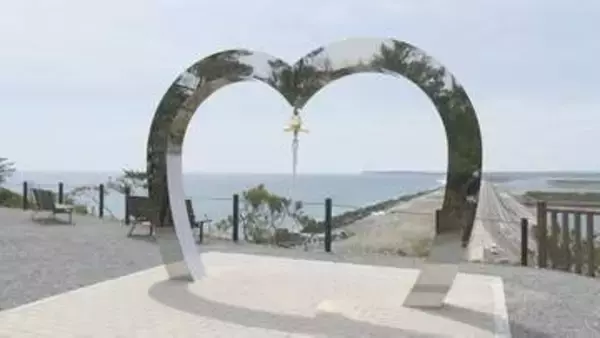 ベル鳴らして愛誓う…ハートのモニュメントにブランコも　新たなデートスポット「松川浦恋人岬」福島・相馬市