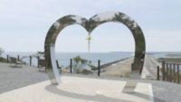 ベル鳴らして愛誓う…ハートのモニュメントにブランコも　新たなデートスポット「松川浦恋人岬」福島・相馬市